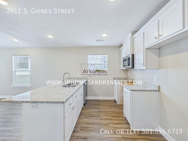 Photo - 2911 S Gaines St