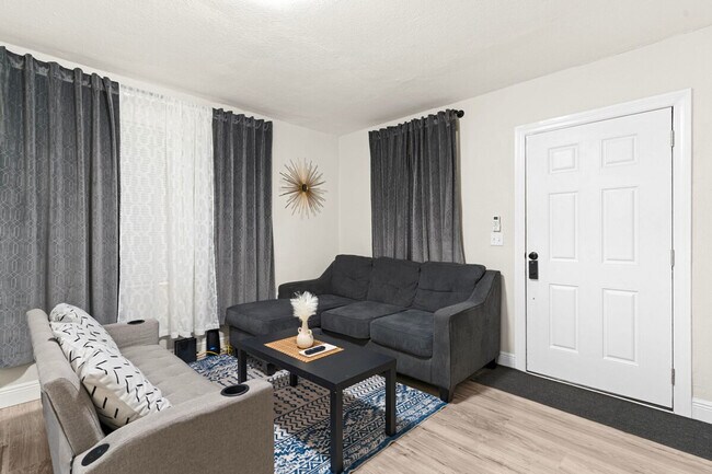 3606 E Genesee St Apartment Unit - Image