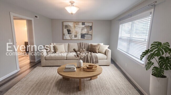 Photo - 3 Bed/1.5 Bath Town Home with Modern Amenities / Pet-Friendly / Available Now!