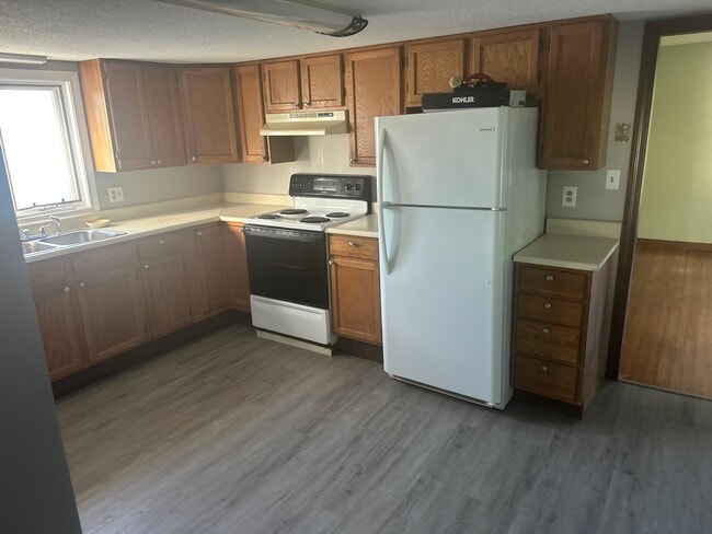 Building Photo - 12 Grand St Unit 2nd floor Rental