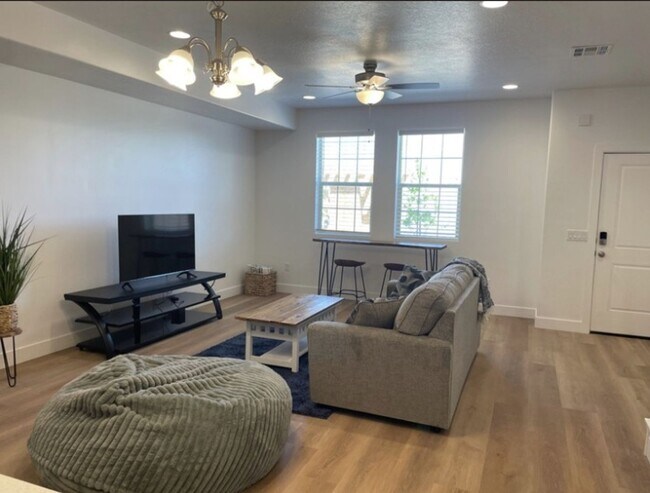 Photo - End Unit! 3 Bedroom House for Rent