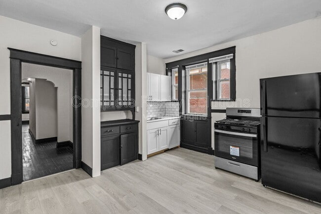 Building Photo - 4301 S 38th St Unit 2s