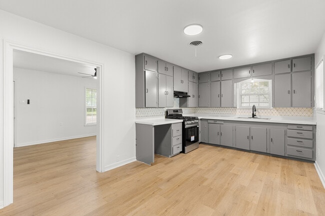 Photo - 3004 Reuter Ave