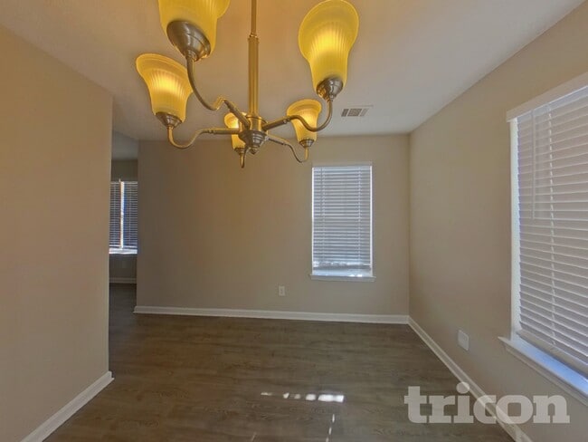 Photo - 2024 Meadow Glen Cir