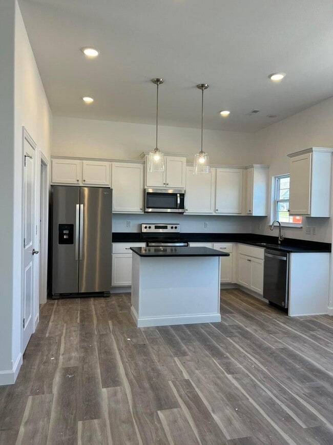 624 Promenade Dr