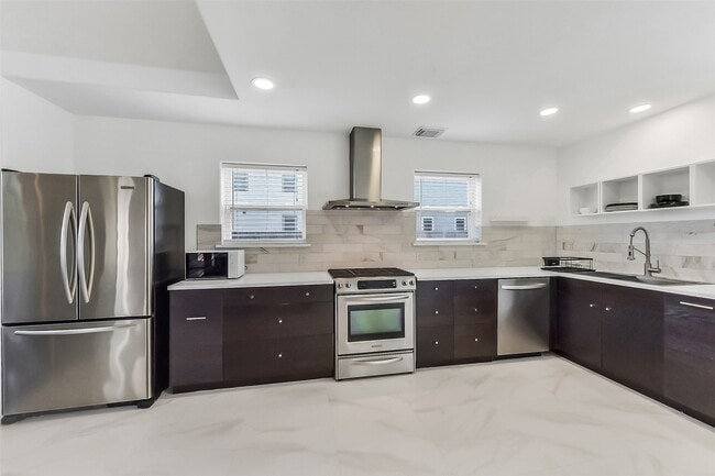 Photo - 1813 Crockett St