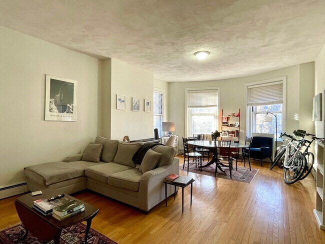 Building Photo - 550 Tremont St Unit 4 Rental