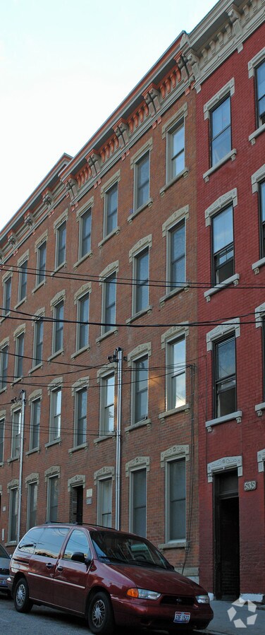 Photo - 537 E Thirteenth St