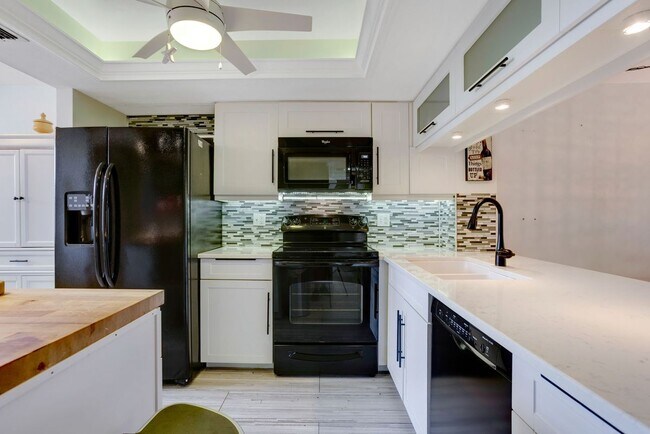 Photo - 285 Naples Cove Dr