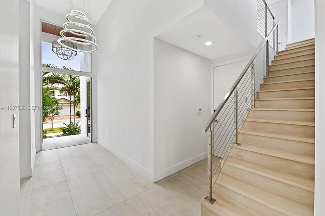 Photo - 1615 NE 3rd Ct