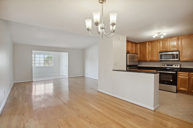 Large, open concept floor paln - 1468 Briarwood Rd NE Unit 608
