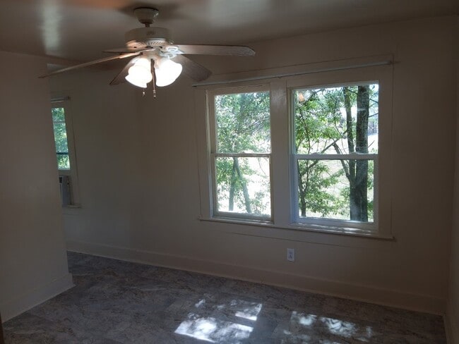 Photo - 112 E Nelson St Unit upstairs#200