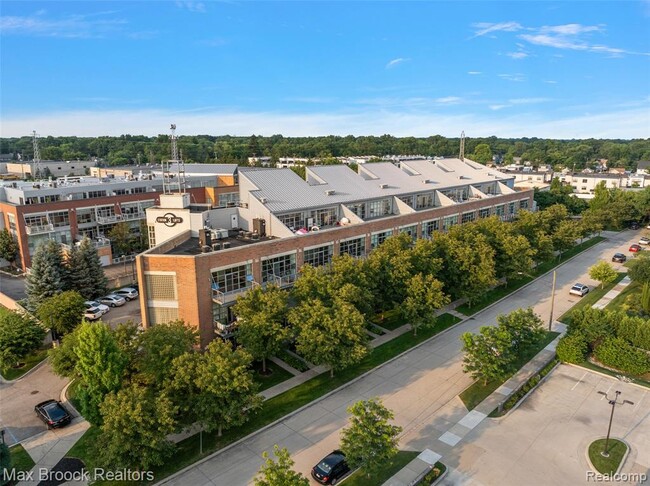 Building Photo - 333 E Parent Ave Unit 14