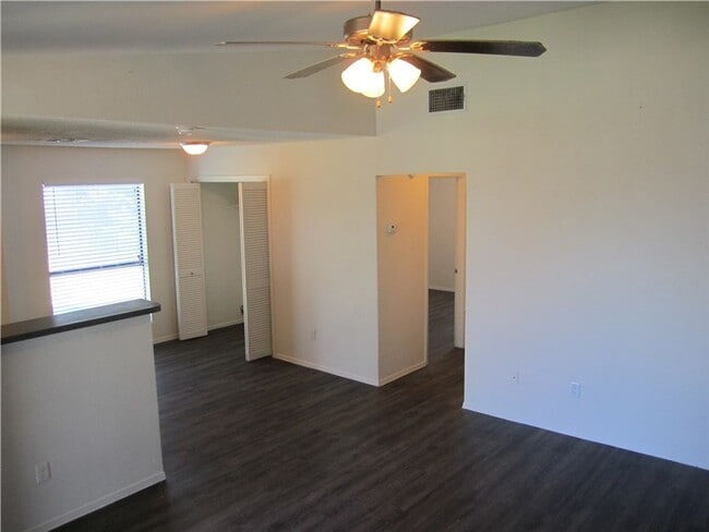 Photo - 2213 Yellow Jacket Ln Unit B