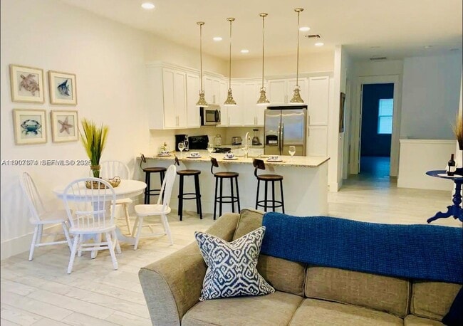 Photo - 667 SW Cleveland Ave Unit 3