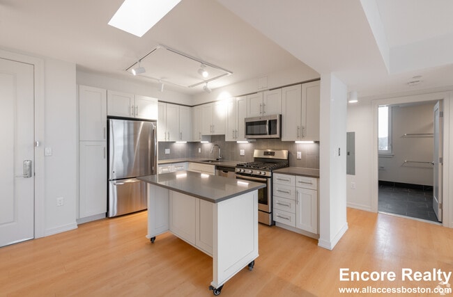 Photo - 77 New St Unit 225