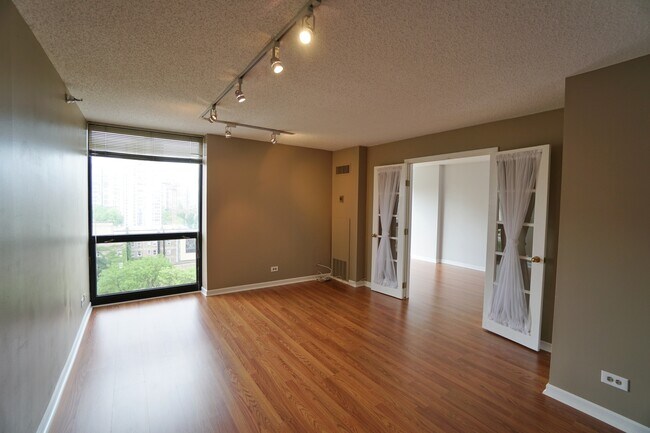 Photo - 1122 N Clark St Unit 1004