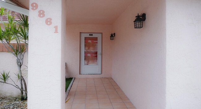 Photo - 9861 Three Lakes Cir