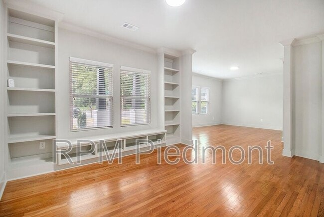 Photo - 751 Cascade Pl SW