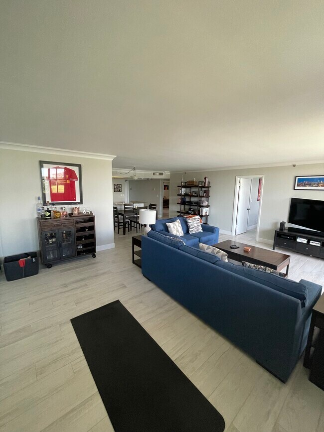 Living Room - 3300 W Rolling Hills Cir Unidad 307