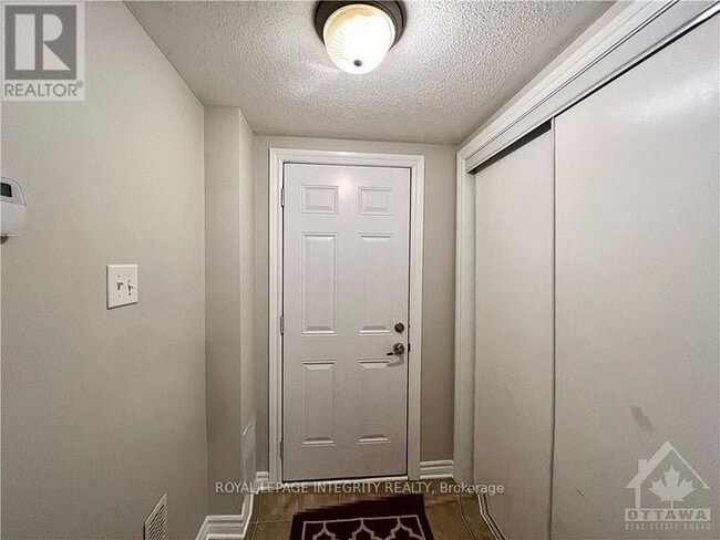 Photo - 3881 Strandherd Dr