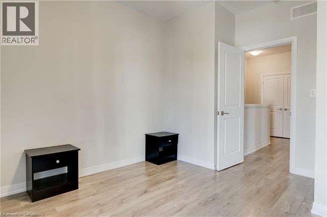 Photo - 261 Woodbine Ave