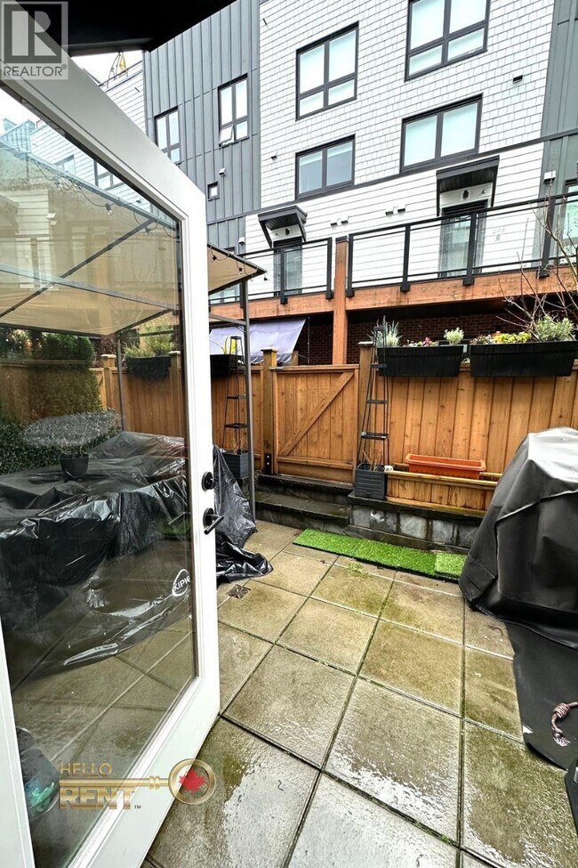 Photo - 555 E 2nd St