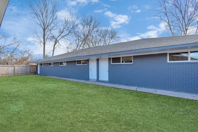 Photo - NICE 2 BEDROOM 1 BATH WITH 1600 SF