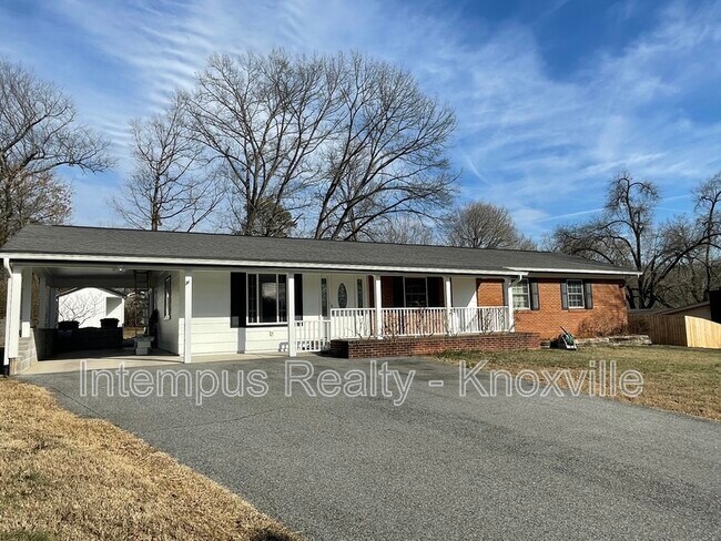 724 Waco Rd NW