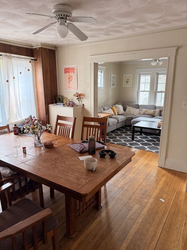 Dining - 49 Sunset Rd Unit 49