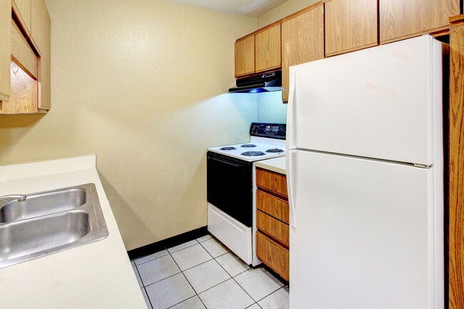Photo - 2 BED 1 BATH UPPER LEVEL APARTMENT Unit 6