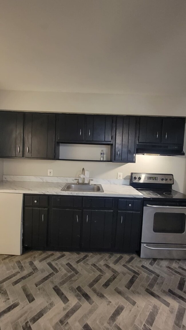 Photo - 753-755 N Washington St