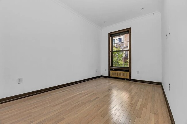 121 E 37th St Unit 3A