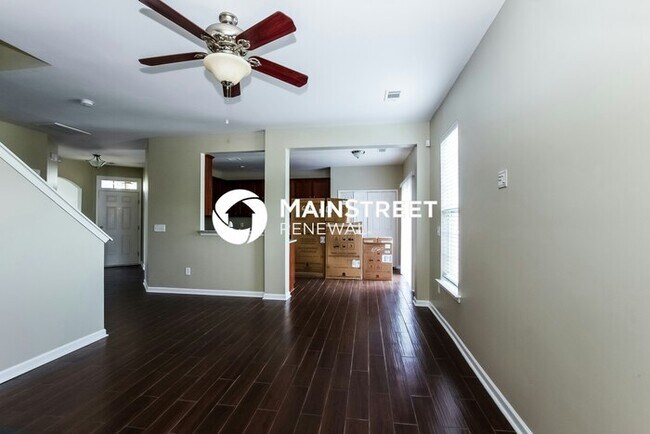 Photo - 3 Bedroom Pet-Friendly Home in Charlotte, NC with Main Street Renewal