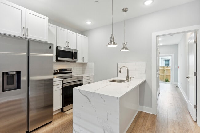 Photo - 1909 E Huntingdon St