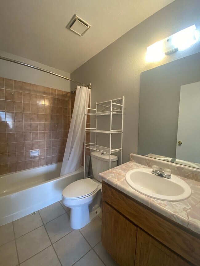 Photo - 2030 W Yampa St Unidad Apt. B