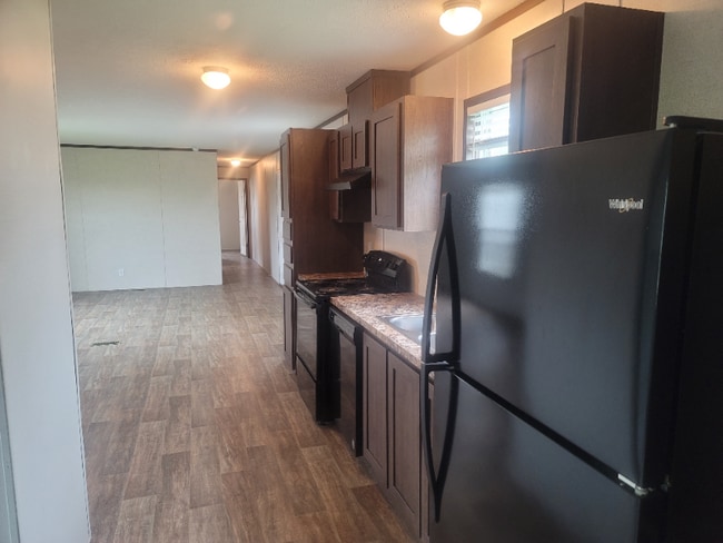 Photo - 13590 Center St