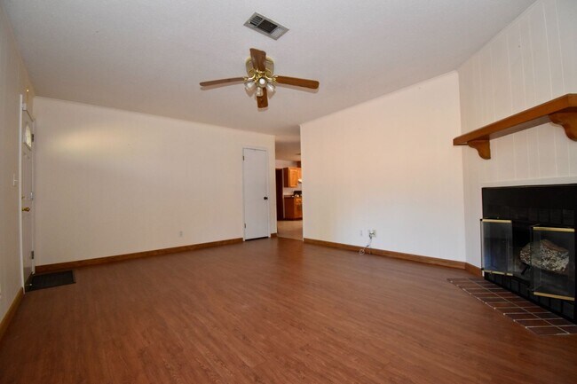 Photo - 3 Bedroom 2 Bath Home in Quitman