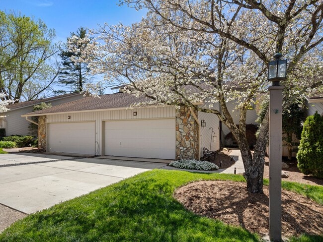 Building Photo - 106 Clubwood Ct
