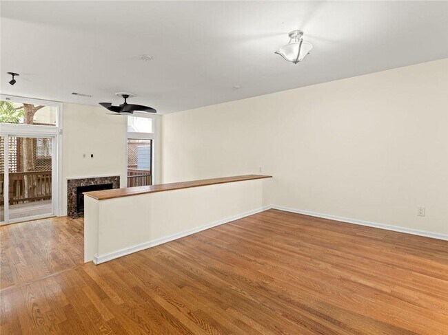 Photo - 206 6th St NE
