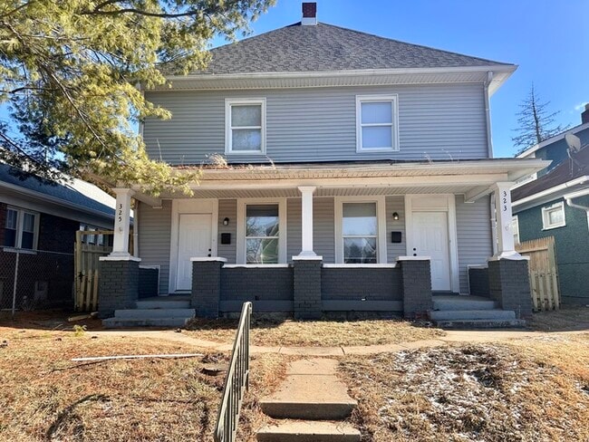 Building Photo - 323 N Gladstone Ave