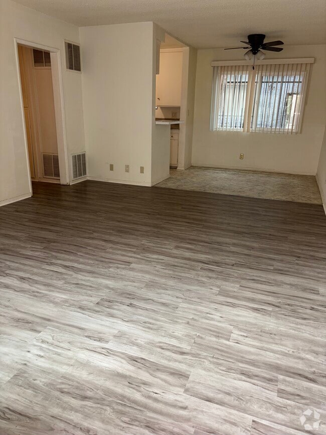 Building Photo - 11661 Ohio Ave Rental