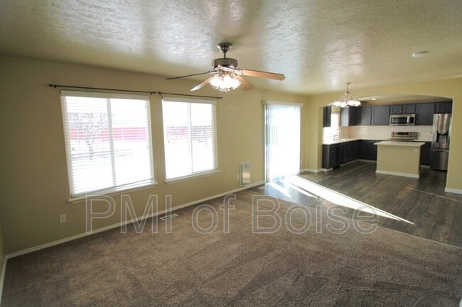 Photo - 639 E Willowbrook Dr