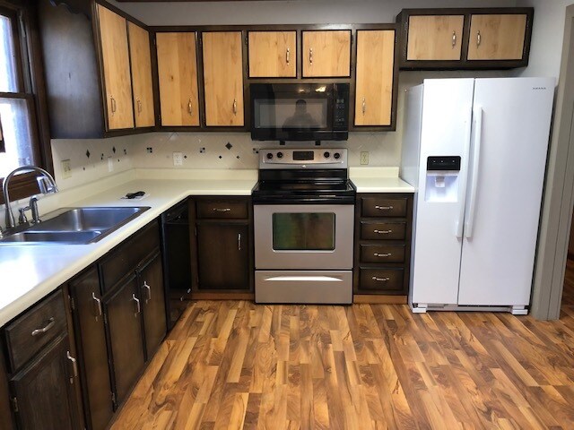 Photo - 131 Sherwood Cir