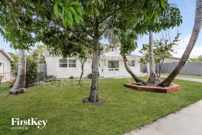 Photo - 470 NW 41st St