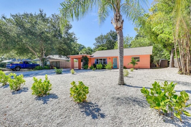 Charming 3/2 Available Now! Furnished or U... - Charming 3/2 Available Now! Furnished or U... House