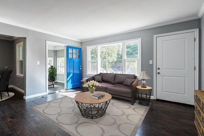 Photo - 120 Burbank Dr NW