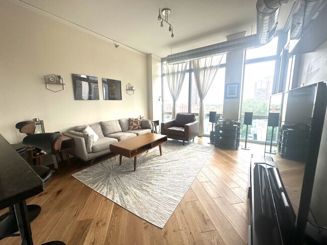 Photo - 1819 S Michigan Ave Unidad 707 Rental