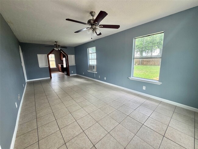 Photo - 1319 Bernard St