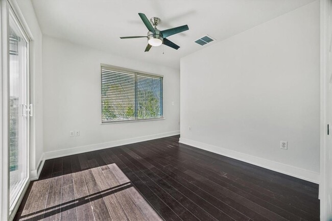 Photo - 1182 Ridgeway Dr